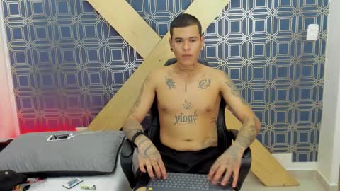 Snapshot of jamesinked_ chatting on 01.10.25 Jamesinked  online show from 01.10.25