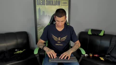 Snapshot of jamesinked_ chatting on 01.11.25 Jamesinked  online show from 01.11.25