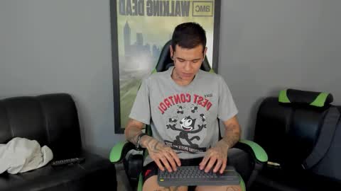Snapshot of jamesinked_ chatting on 01.28.25 Jamesinked  online show from 01.28.25