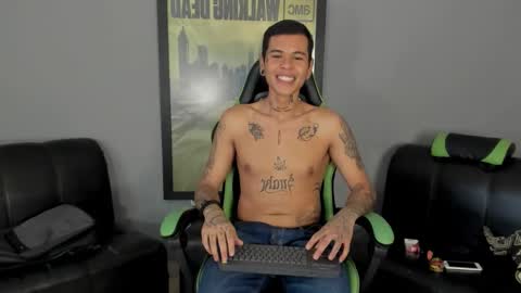 Snapshot of jamesinked_ chatting on 02.07.25 Jamesinked  online show from 02.07.25