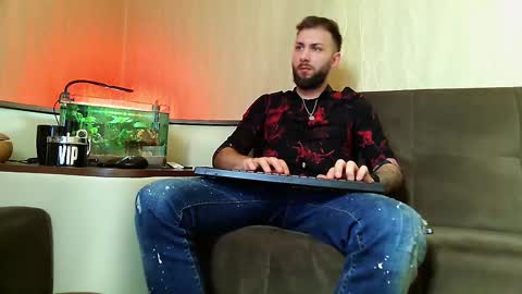 Snapshot of jamienoxus chatting on 03.10.25 Robbie online show from 03.10.25