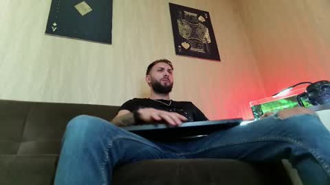 Snapshot of jamienoxus chatting on 03.12.25 Robbie online show from 03.12.25