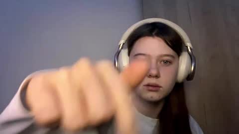 Snapshot of jamilaballensky chatting on 12.18.25 Annnnnnaaa online show from 12.18.25