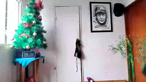 janariivera1 online show from 12.15.25