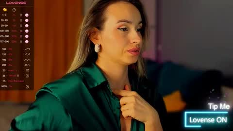 Snapshot of jane_bloempje chatting on 03.12.25 Jane and sheron online show from 03.12.25