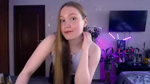 Snapshot of janeblossomhot chatting on 06.17.26 Jane online show from 06.17.26