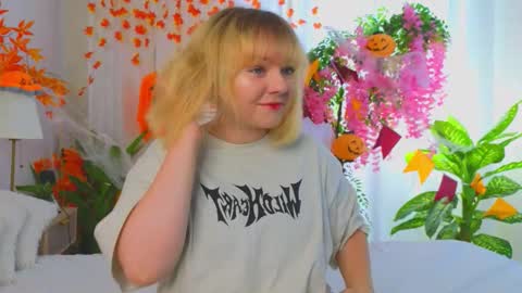 Snapshot of janestokes chatting on 11.08.25 Diane online show from 11.08.25