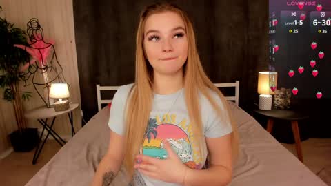 Day Alice Night Stella online show from 12.18.24