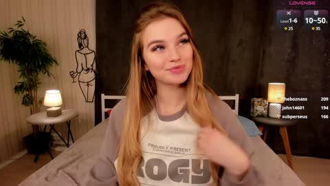 Day Alice Night Stella online show from 12.28.24