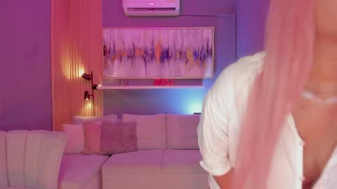 Janinne  online show from 04.15.26