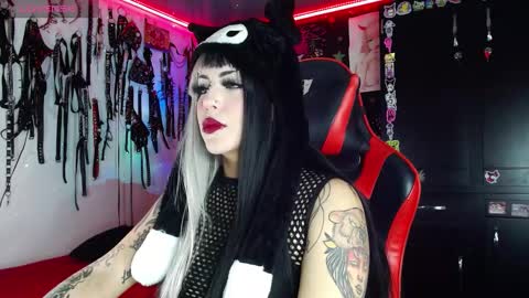 Snapshot of janna_ink chatting on 01.06.25      online show from 01.06.25