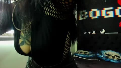 Snapshot of janna_ink chatting on 02.26.25      online show from 02.26.25