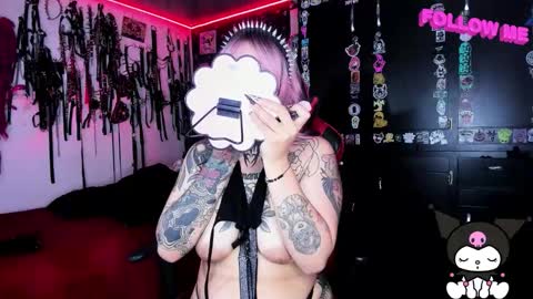 Snapshot of janna_ink chatting on 09.29.25      online show from 09.29.25