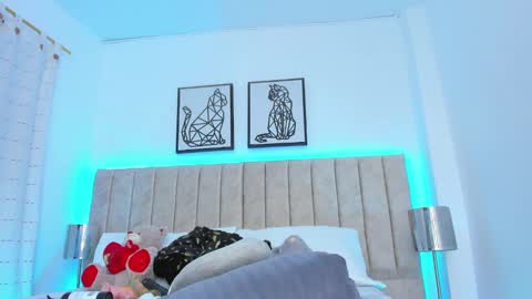 Snapshot of janne_moore chatting on 01.08.25 Jane online show from 01.08.25