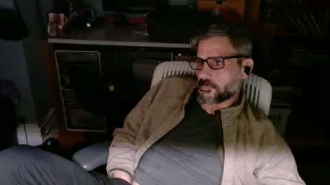 Snapshot of jareth_returns chatting on 11.10.25 jareth_returns online show from 11.10.25