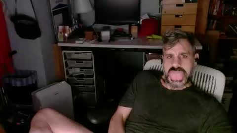 Snapshot of jareth_returns chatting on 11.18.25 jareth_returns online show from 11.18.25