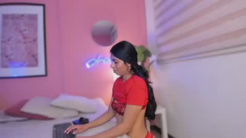 Snapshot of jasmiinn_ chatting on 06.25.26 Jasmin online show from 06.25.26