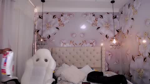 Snapshot of jasmin_brunette_ chatting on 01.15.25 Jasmin online show from 01.15.25