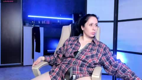 Snapshot of jasmin_milf chatting on 05.16.26 jasmin_milf online show from 05.16.26