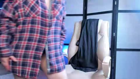 Snapshot of jasmin_milf chatting on 06.06.26 jasmin_milf online show from 06.06.26
