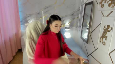 Snapshot of jasmine_hyper_1 chatting on 12.16.24 Jas online show from 12.16.24