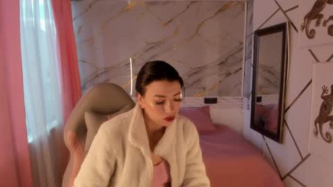 Snapshot of jasmine_hyper_1 chatting on 12.19.24 Jas online show from 12.19.24