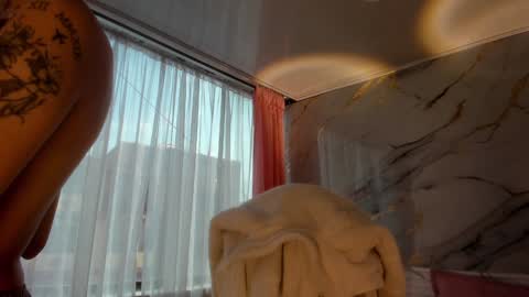 Snapshot of jasmine_hyper_1 chatting on 12.24.24 Jas online show from 12.24.24