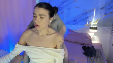 Snapshot of jasmine_hyper_1 chatting on 03.11.25 Jas online show from 03.11.25