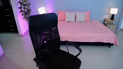 Instagram jasminecampbell1  online show from 02.06.26