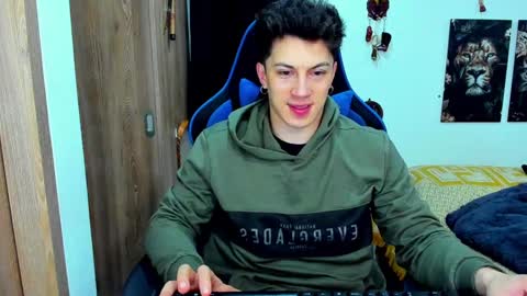 Snapshot of javiersexymann chatting on 12.14.24 Javier online show from 12.14.24