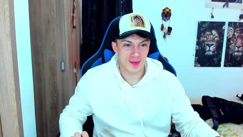 Snapshot of javiersexymann chatting on 12.16.24 Javier online show from 12.16.24