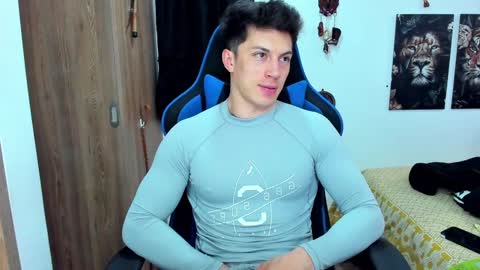 Snapshot of javiersexymann chatting on 12.19.24 Javier online show from 12.19.24