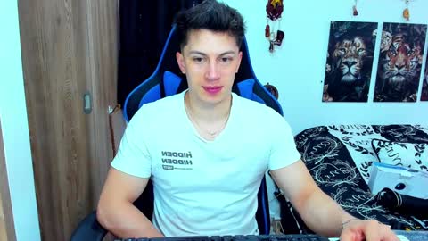 Snapshot of javiersexymann chatting on 01.22.25 Javier online show from 01.22.25