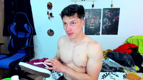 Snapshot of javiersexymann chatting on 01.28.25 Javier online show from 01.28.25