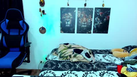 Snapshot of javiersexymann chatting on 01.30.25 Javier online show from 01.30.25