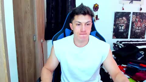 Snapshot of javiersexymann chatting on 02.14.25 Javier online show from 02.14.25