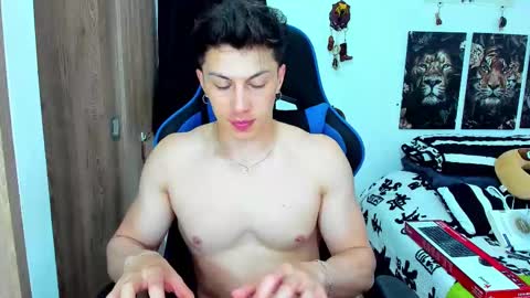 Snapshot of javiersexymann chatting on 02.14.25 Javier online show from 02.14.25