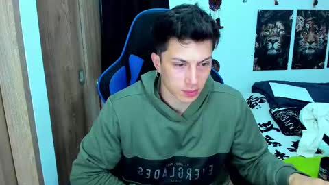 Snapshot of javiersexymann chatting on 02.19.25 Javier online show from 02.19.25