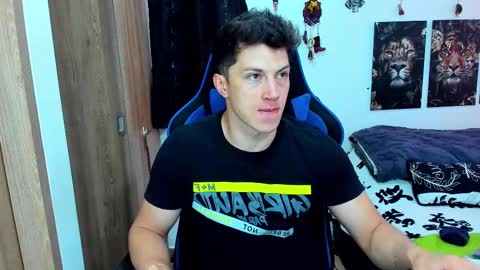 Snapshot of javiersexymann chatting on 02.19.25 Javier online show from 02.19.25