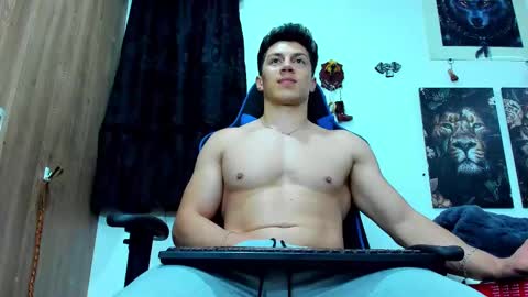 Snapshot of javiersexymann chatting on 02.23.25 Javier online show from 02.23.25