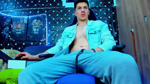 Snapshot of javiersexymann chatting on 09.25.25 Javier online show from 09.25.25