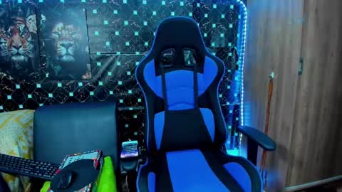 Snapshot of javiersexymann chatting on 09.29.25 Javier online show from 09.29.25