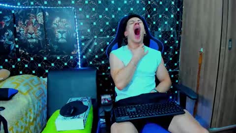 Snapshot of javiersexymann chatting on 10.02.25 Javier online show from 10.02.25