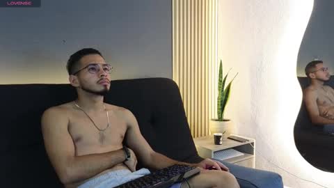 Snapshot of jaybrown_1 chatting on 10.07.25 Jay online show from 10.07.25