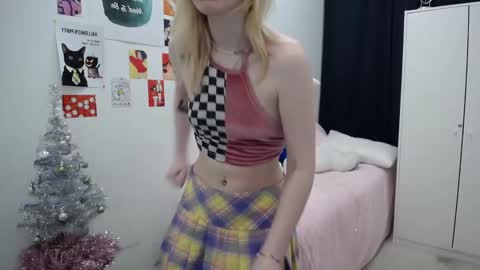 Snapshot of jayne_weyne chatting on 12.16.25 Jayne online show from 12.16.25