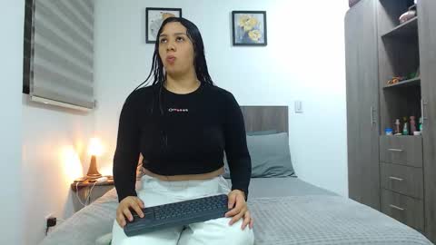 Jazmin and Scarlett online show from 02.10.26