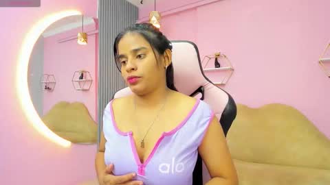 Snapshot of jazmin_ebony chatting on 10.11.25 jazmin online show from 10.11.25