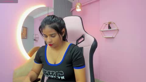 Snapshot of jazmin_ebony chatting on 10.22.25 jazmin online show from 10.22.25