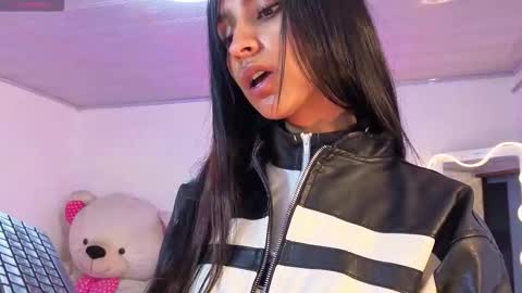 Jazmin  online show from 11.23.25