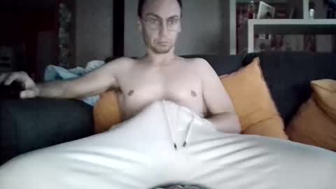 Snapshot of jbcascadess chatting on 11.30.25 jbcascadess online show from 11.30.25